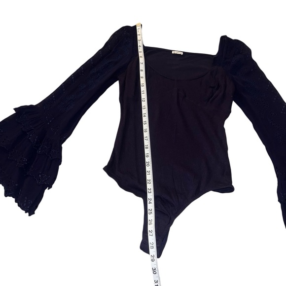 NWOT Free People Eyelet Lace Tiered Ruffle Sleeve Bodysuit Small Navy Blue - Picture 9 of 9